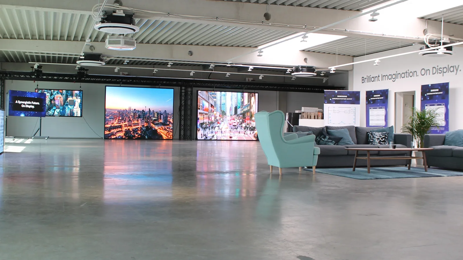 Samsung Showroom: Digital Signage und Display-Technologie live