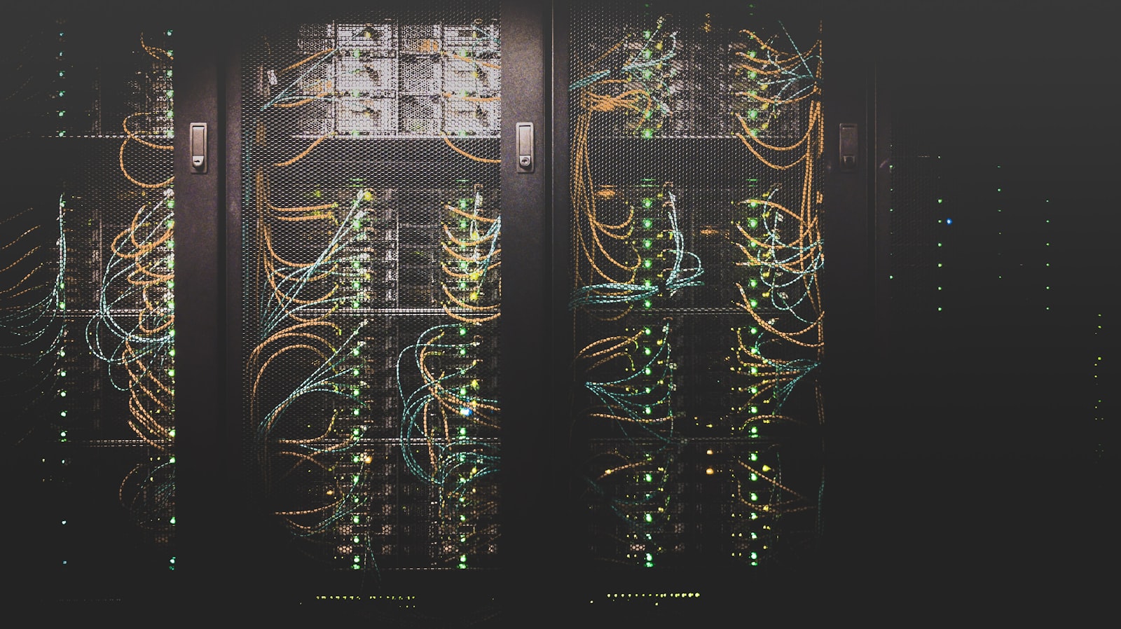 Serverrack als Symbol für Systembetrieb